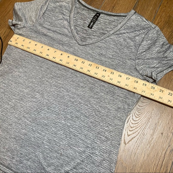 90 degree by Reflex gray v-neck short sleeve work top - Picture 3 of 8